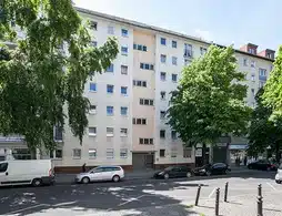 Mehrfamilienhaus in Charlottenburg-Wilmersdorf, helle Außenfassade