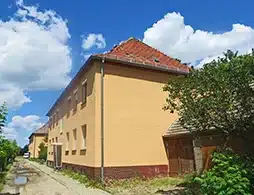 Mehrfamilienhaus in Ludwigsfelde, Außenansicht, Fassade, Immobilien, Zwei Etagen